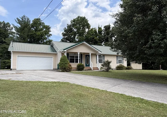 Homes for sale in Jacksboro, TN | 187 Crowley Cir, Jacksboro, TN 37757 | MLS# 1345856