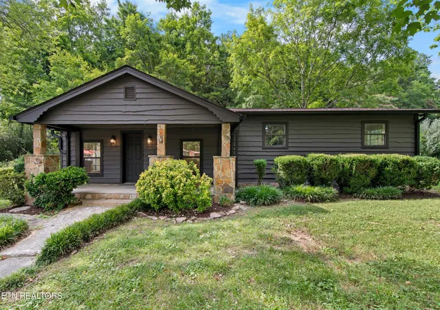 Homes for sale in Powell, TN | 1729 W Brushy Valley Dr, Powell, TN 37849 | MLS# 1347472