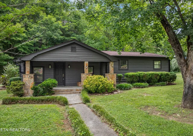 Homes for sale in Powell, TN | 1729 W Brushy Valley Dr, Powell, TN 37849 | MLS# 1347472