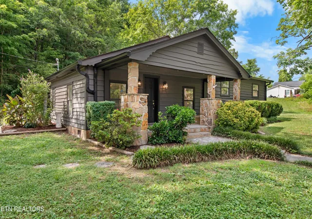 Homes for sale in Powell, TN | 1729 W Brushy Valley Dr, Powell, TN 37849 | MLS# 1347472
