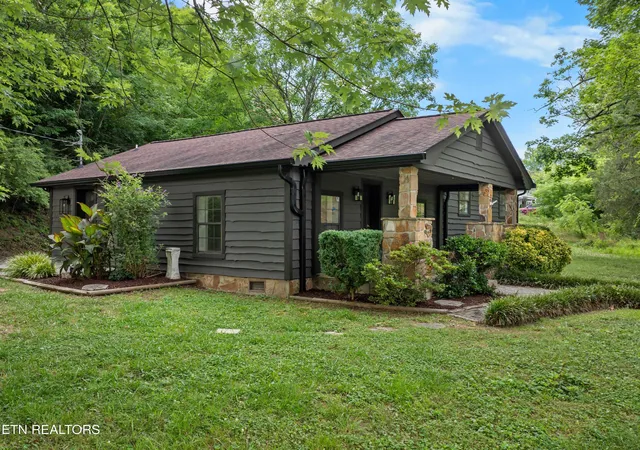 Homes for sale in Powell, TN | 1729 W Brushy Valley Dr, Powell, TN 37849 | MLS# 1347472
