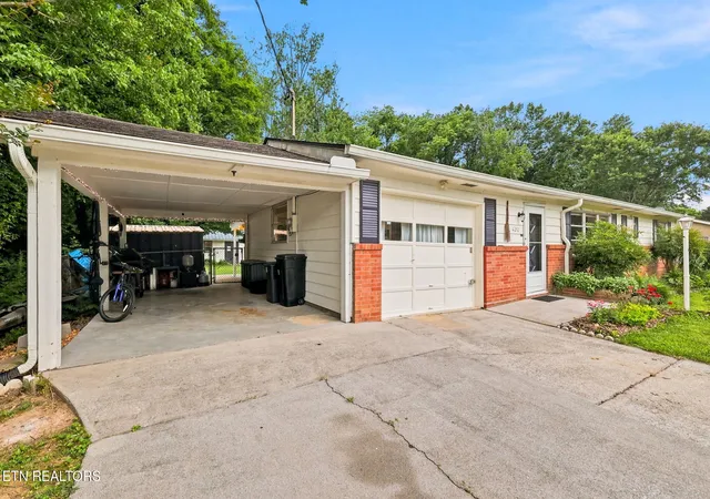 Photo 3 of Single family home for sale at 4212 Felty Dr, Knoxville, TN 37918 | MLS# 1345564 | Listing updated on 2026-09-02