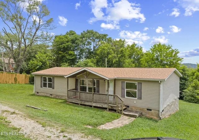 Homes for sale in Clinton, TN | 707 Mcadoo St, Clinton, TN 37716 | MLS# 1345691