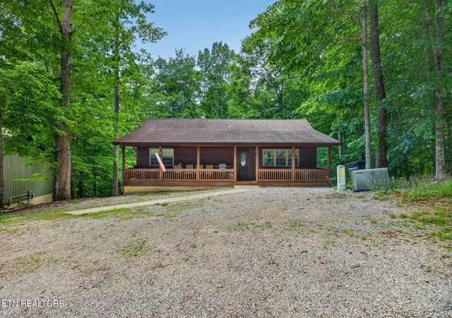 Homes for sale in Byrdstown, TN | 510 Tuscarora Cir, Byrdstown, TN 38549 | MLS# 1345579