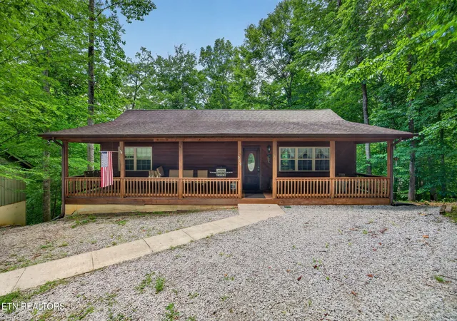 Homes for sale in Byrdstown, TN | 510 Tuscarora Cir, Byrdstown, TN 38549 | MLS# 1345579