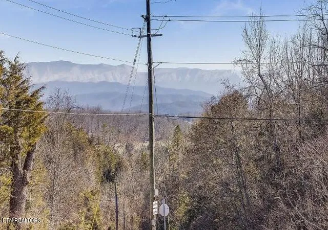 4th image of 403 Happy Hollow Ln, Sevierville, TN 37876 | MLS# 1345593