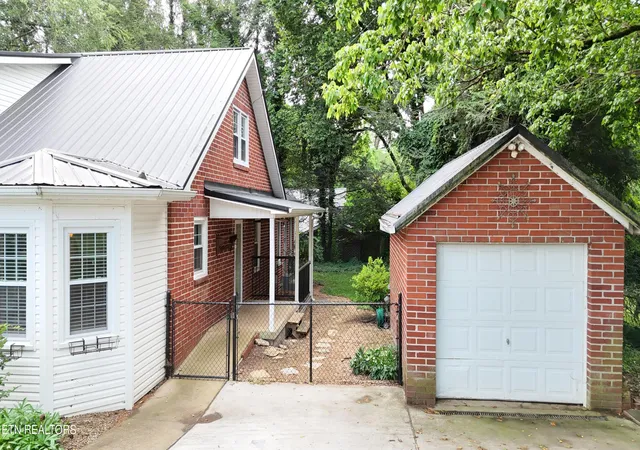 Homes for sale in Rogersville, TN | 119 Circle Dr, Rogersville, TN 37857 | MLS# 1345668
