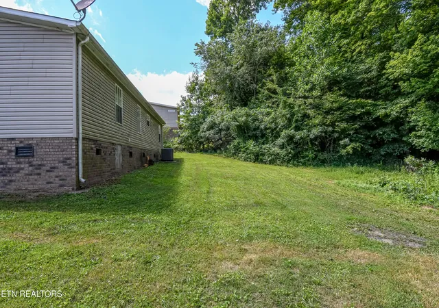 Homes for sale in Clinton, TN | 214 Loggers Ln, Clinton, TN 37716 | MLS# 1345717