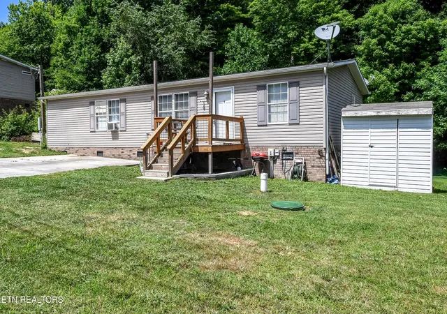 Homes for sale in Clinton, TN | 214 Loggers Ln, Clinton, TN 37716 | MLS# 1345717