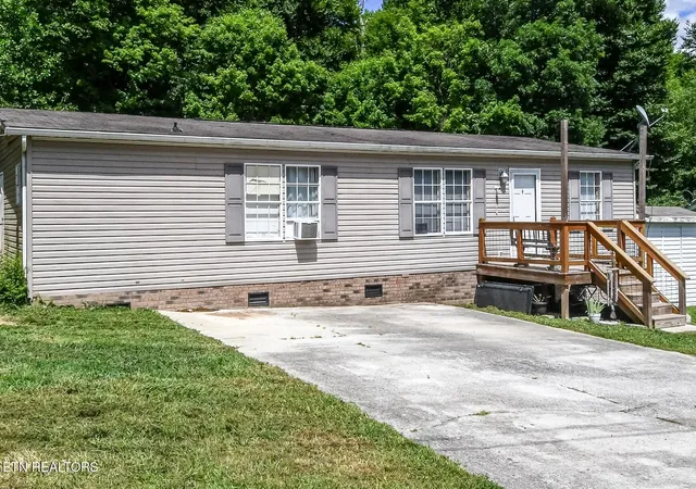 Homes for sale in Clinton, TN | 214 Loggers Ln, Clinton, TN 37716 | MLS# 1345717