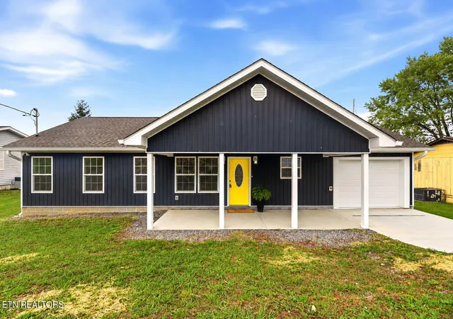 Photo 2 of Single family home for sale at 134 Houston Ave, Oak Ridge, TN 37830 | MLS# 1347895 | Listing updated on 2026-09-19