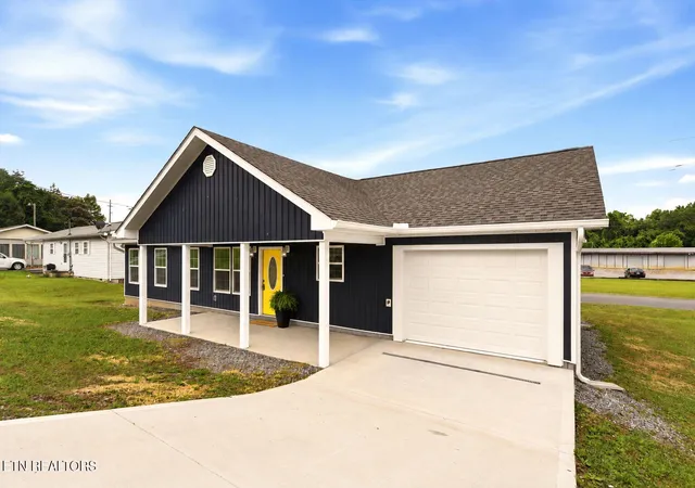 Photo 3 of Single family home for sale at 134 Houston Ave, Oak Ridge, TN 37830 | MLS# 1347895 | Listing updated on 2026-09-19
