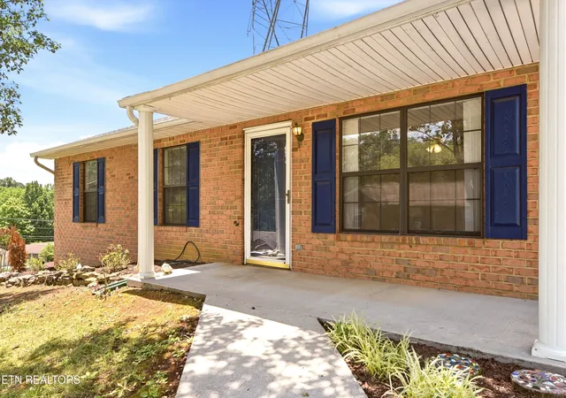 Homes for sale in Knoxville, TN | 8039 Florence Gardens Rd, Knoxville, TN 37938 | MLS# 1345865