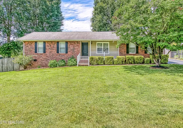 Homes for sale in Lenoir City, TN | 301 Foster Dr, Lenoir City, TN 37772 | MLS# 1345868