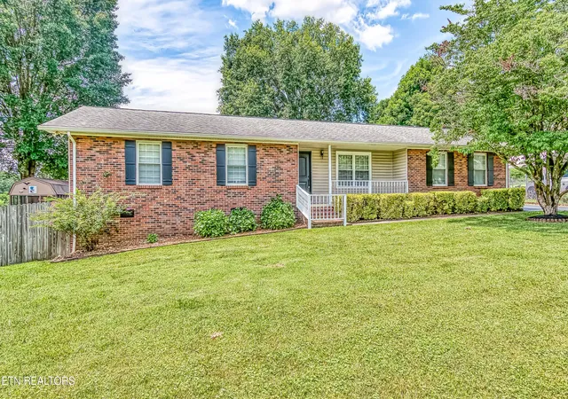 Homes for sale in Lenoir City, TN | 301 Foster Dr, Lenoir City, TN 37772 | MLS# 1345868