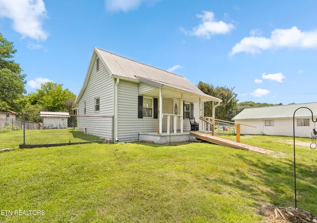 Homes for sale in Loudon, TN | 18015 Steekee Rd, Loudon, TN 37774 | MLS# 1345628