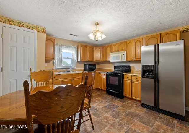 Homes for sale in Loudon, TN | 18015 Steekee Rd, Loudon, TN 37774 | MLS# 1345628