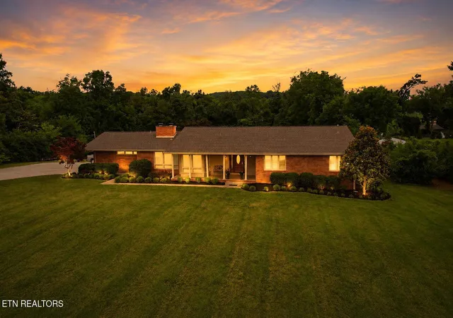 2nd image of 605 S Charles G Seivers Blvd, Clinton, TN 37716 | MLS# 1345685