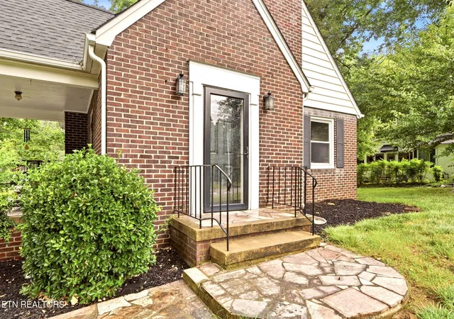 3rd image of 611 S Charles G Seivers Blvd, Clinton, TN 37716 | MLS# 1345627