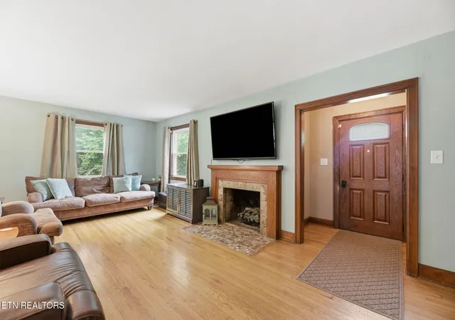5th image of 611 S Charles G Seivers Blvd, Clinton, TN 37716 | MLS# 1345627