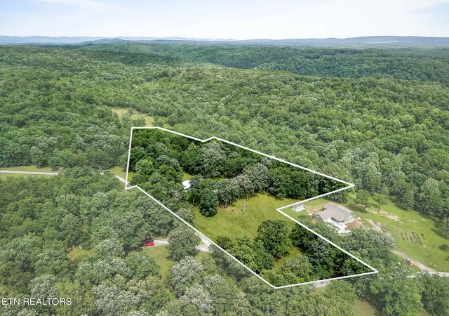 4th image of 1400 Orlie Young Rd, Crab Orchard, TN 37723 | MLS# 1346389