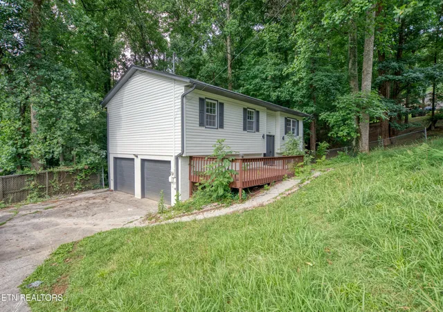 Homes for sale in Clinton, TN | 355 Walnut Valley Rd, Clinton, TN 37716 | MLS# 1345994