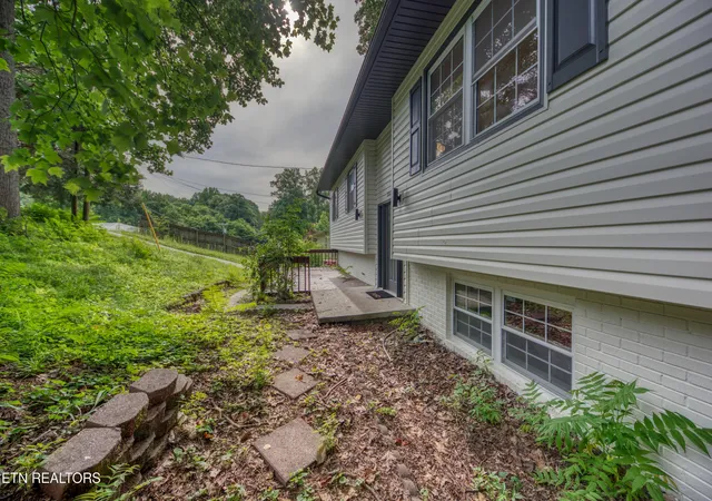 Homes for sale in Clinton, TN | 355 Walnut Valley Rd, Clinton, TN 37716 | MLS# 1345994