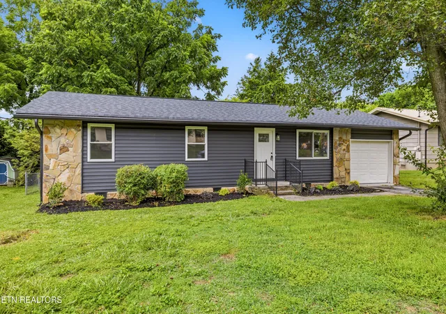 1st image of 1715 Ambling Ln, Knoxville, TN 37912 | MLS# 1345870