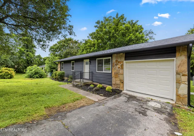 2nd image of 1715 Ambling Ln, Knoxville, TN 37912 | MLS# 1345870