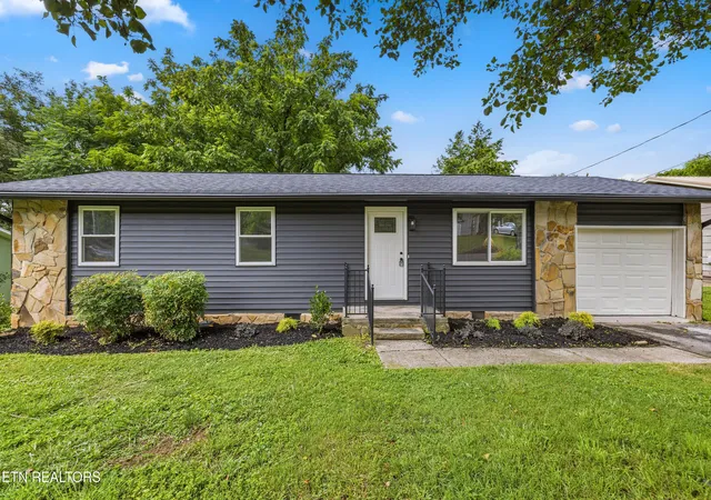 3rd image of 1715 Ambling Ln, Knoxville, TN 37912 | MLS# 1345870