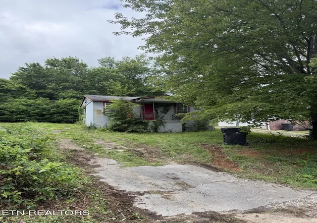 Homes for sale in Knoxville, TN | 2821 Cecil Ave, Knoxville, TN 37917 | MLS# 1345778