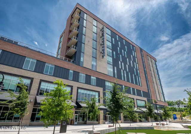 3rd image of 122 Stadium Wy, Knoxville, TN 37915