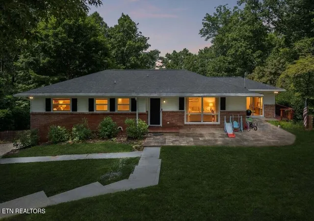 Homes for sale in Oak Ridge, TN | 103 Morgan Rd, Oak Ridge, TN 37830 | MLS# 1345684