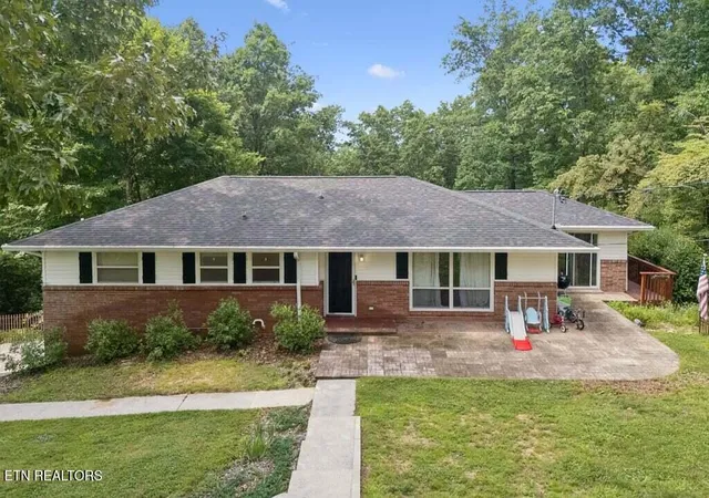3rd image of 103 Morgan Rd, Oak Ridge, TN 37830 | MLS# 1345684