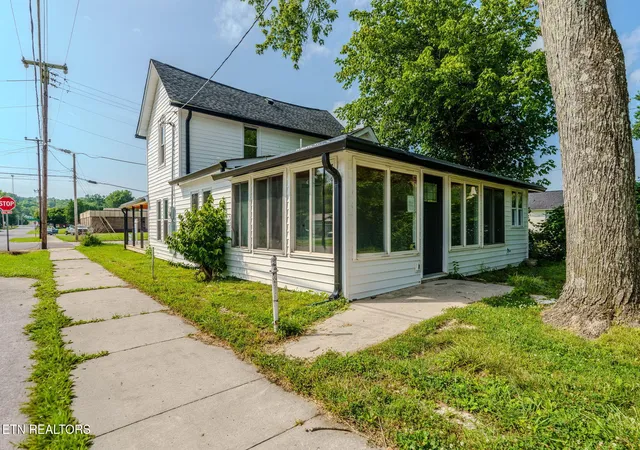 Homes for sale in Rockwood, TN | 125 N Chamberlain Ave, Rockwood, TN 37854 | MLS# 1346954