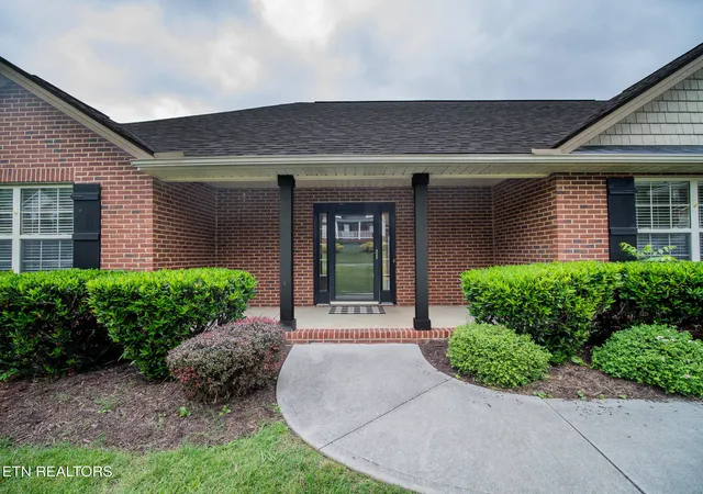 Photo 3 of Single family home for sale at 8113 Cambridge Gables Ln, Knoxville, TN 37938 | MLS# 1345697 | Listing updated on 2026-09-05