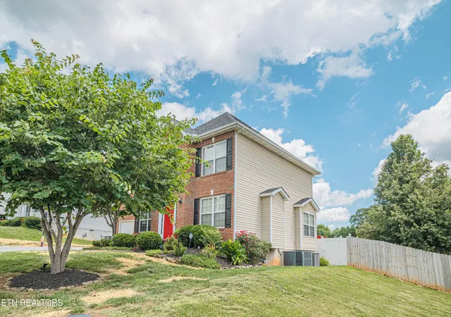 3rd image of 7604 Shadewell Dr, Knoxville, TN 37938 | MLS# 1345712