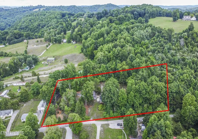 Homes for sale in Jacksboro, TN | 285 Vanover Ln, Jacksboro, TN 37757 | MLS# 1345704