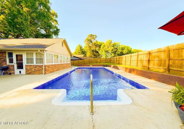 3rd image of 2128 Buckingham Cir, Maryville, TN 37803 | MLS# 1345703