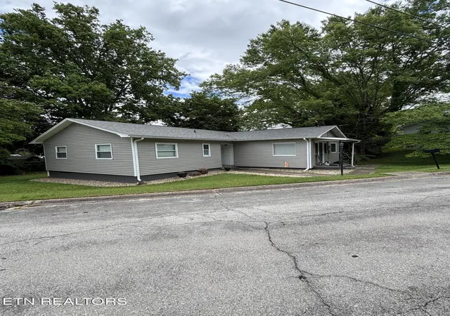 Homes for sale in Oak Ridge, TN | 107 Porter Rd, Oak Ridge, TN 37830 | MLS# 1345832
