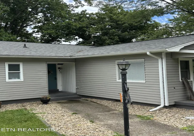 Homes for sale in Oak Ridge, TN | 107 Porter Rd, Oak Ridge, TN 37830 | MLS# 1345832