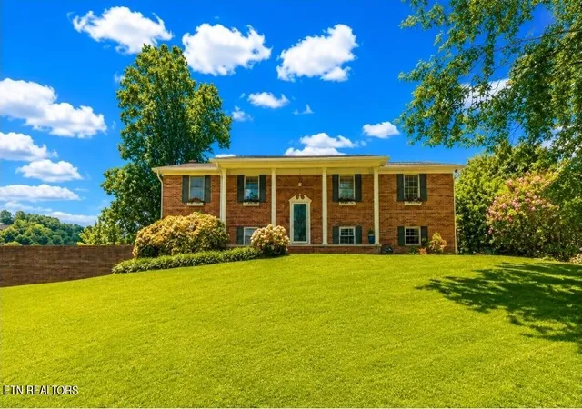Photo 3 of Sale Pending at 602 Greenwood Dr, Clinton, TN 37716 | MLS# 1347663 | Listing updated on 2026-09-07