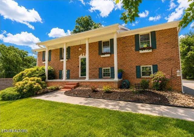 Photo 3 of Sale Pending at 602 Greenwood Dr, Clinton, TN 37716 | MLS# 1347663 | Listing updated on 2026-09-07