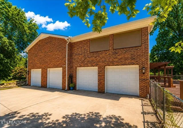 Photo 4 of Sale Pending at 602 Greenwood Dr, Clinton, TN 37716 | MLS# 1347663 | Listing updated on 2026-09-07