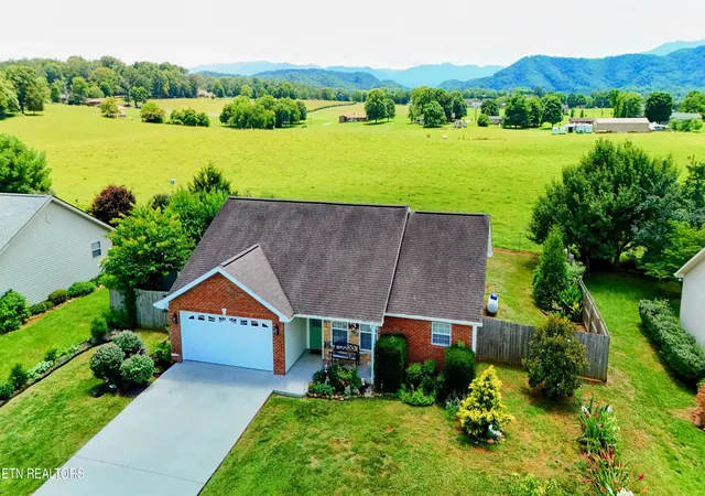 Homes for sale in Sevierville, TN | 2423 Frost Valley Ct, Sevierville, TN 37876 | MLS# 1346117