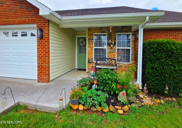 Homes for sale in Sevierville, TN | 2423 Frost Valley Ct, Sevierville, TN 37876 | MLS# 1346117