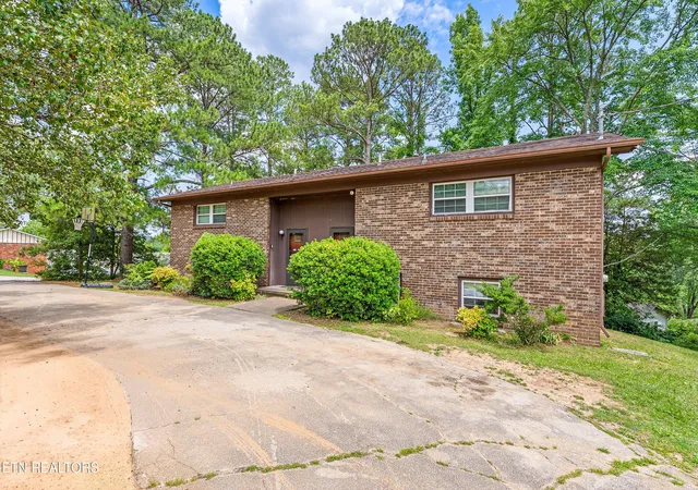 2nd image of 8736 Gleason Dr, Knoxville, TN 37923 | MLS# 1346386