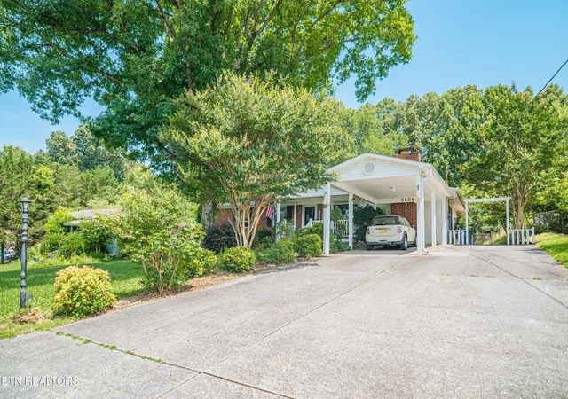 Photo 3 of Single family home for sale at 5608 Sierra Rd, Knoxville, TN 37912 | MLS# 1345892 | Listing updated on 2026-09-01