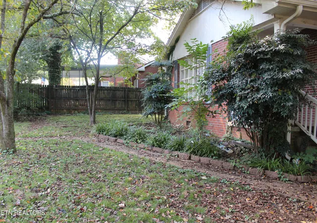 Photo 3 of Single family home for sale at 506 Wharf St, Loudon, TN 37774 | MLS# 1345786 | Listing updated on 2026-06-24