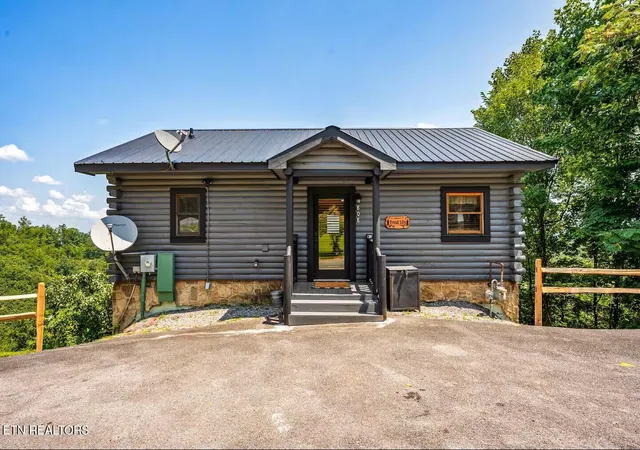 Photo 2 of Single family home for sale at 808 Peak Loop Way, Sevierville, TN 37862 | MLS# 1345805 | Listing updated on 2026-06-24